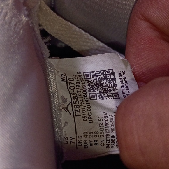 Jordans 4 Retro Gold,Black And White - Picture 5 of 6